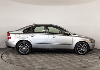 Подержанный автомобиль Volvo S40 2006 года (4 фото)