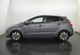 Подержанный автомобиль Kia Rio Hatchback 2014 года (8 фото)