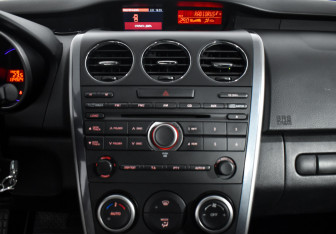 Подержанный автомобиль Mazda CX-7 2011 года (16 фото)