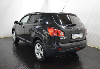 Подержанный автомобиль Nissan Qashqai+2 2008 года (7 фото)
