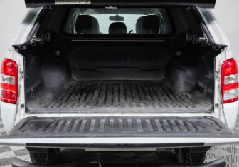 Подержанный автомобиль Mitsubishi L200 2015 года (26 фото)