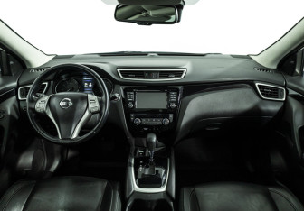 Подержанный автомобиль Nissan Qashqai 2017 года (13 фото)