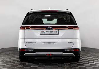 Подержанный автомобиль Kia Carnival 2021 года (6 фото)