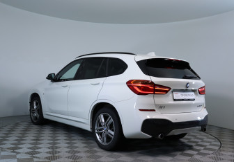 Подержанный автомобиль BMW X1 2019 года (8 фото)