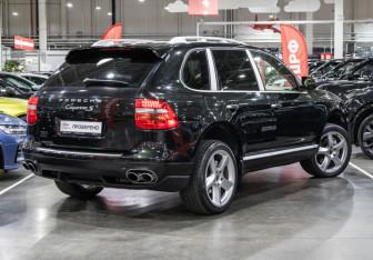 Подержанный автомобиль Porsche Cayenne 2007 года (7 фото)