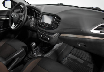 Подержанный автомобиль LADA (ВАЗ) Vesta Sedan 2017 года (12 фото)