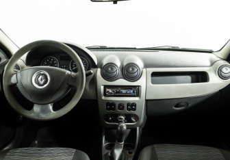 Подержанный автомобиль Renault Logan Sedan 2011 года (13 фото)