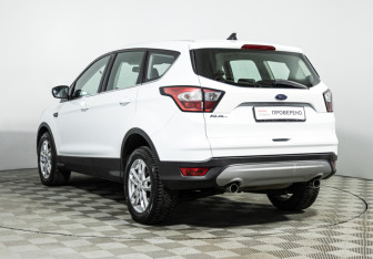 Подержанный автомобиль Ford Kuga 2017 года (7 фото)