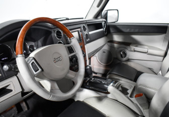 Подержанный автомобиль Jeep Commander 2008 года (9 фото)