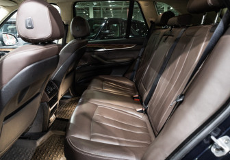 Подержанный автомобиль BMW X5 2017 года (18 фото)
