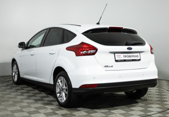 Подержанный автомобиль Ford Focus Hatchback 2015 года (7 фото)