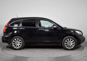 Подержанный автомобиль Honda CR-V 2011 года (4 фото)