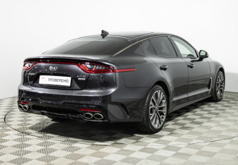 Подержанный автомобиль Kia Stinger 2018 года (5 фото)