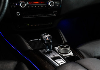 Подержанный автомобиль BMW X6 2013 года (15 фото)