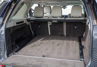 Подержанный автомобиль Land Rover Discovery 2017 года (30 фото)