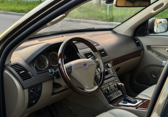 Подержанный автомобиль Volvo XC90 2012 года (11 фото)