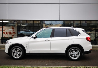 Подержанный автомобиль BMW X5 2014 года (7 фото)