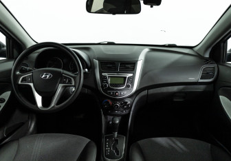 Подержанный автомобиль Hyundai Solaris Sedan 2013 года (13 фото)