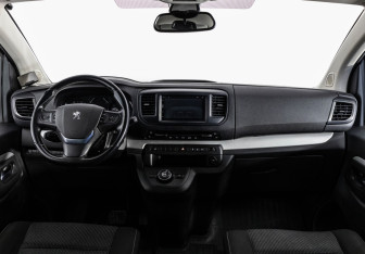Подержанный автомобиль Peugeot Traveller 2019 года (10 фото)