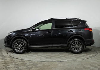 Подержанный автомобиль Toyota RAV4 2013 года (8 фото)