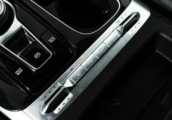 Подержанный автомобиль Kia Carnival 2021 года (26 фото)