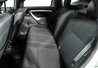 Подержанный автомобиль Nissan Terrano 2016 года (10 фото)