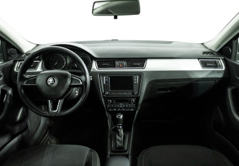 Подержанный автомобиль Skoda Rapid Liftback 2014 года (13 фото)