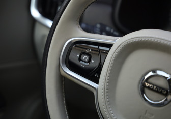Подержанный автомобиль Volvo V90 Cross Country 2017 года (13 фото)