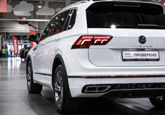 Подержанный автомобиль Volkswagen Tiguan 2021 года (10 фото)