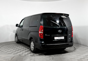 Подержанный автомобиль Hyundai Grand Starex 2011 года (7 фото)