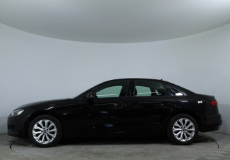 Подержанный автомобиль Audi A4 Sedan 2021 года (9 фото)