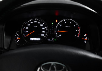 Подержанный автомобиль Toyota Land Cruiser Prado 2007 года (16 фото)