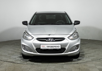Подержанный автомобиль Hyundai Solaris Sedan 2012 года (2 фото)