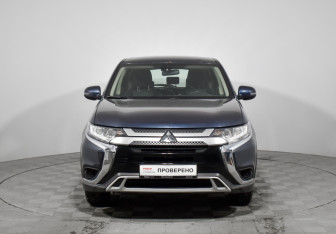 Подержанный автомобиль Mitsubishi Outlander 2019 года (2 фото)