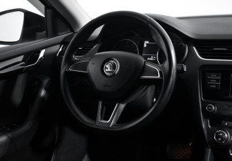 Подержанный автомобиль Skoda Octavia Liftback 2016 года (15 фото)