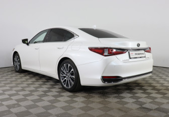 Подержанный автомобиль Lexus ES 2018 года (7 фото)