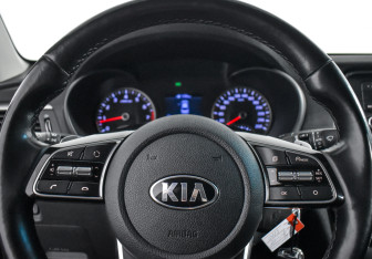 Подержанный автомобиль Kia Optima Sedan 2018 года (16 фото)