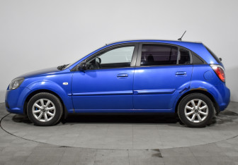 Подержанный автомобиль Kia Rio Hatchback 2010 года (8 фото)