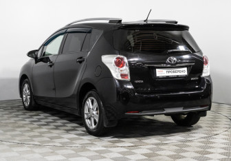 Подержанный автомобиль Toyota Verso 2013 года (7 фото)