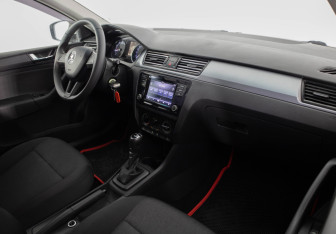 Подержанный автомобиль Skoda Rapid Liftback 2019 года (17 фото)