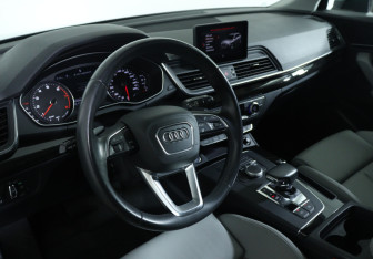 Подержанный автомобиль Audi Q5 2018 года (14 фото)