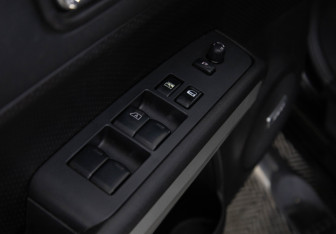 Подержанный автомобиль Nissan X-Trail 2012 года (16 фото)