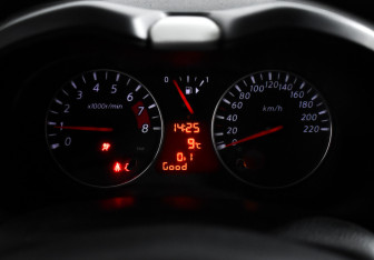 Подержанный автомобиль Nissan Note 2011 года (17 фото)