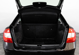 Подержанный автомобиль Skoda Rapid Liftback 2016 года (15 фото)