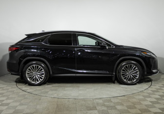 Подержанный автомобиль Lexus RX 2021 года (4 фото)