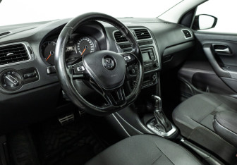 Подержанный автомобиль Volkswagen Polo Sedan 2016 года (11 фото)