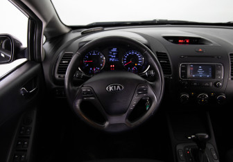 Подержанный автомобиль Kia Cerato Sedan 2013 года (10 фото)