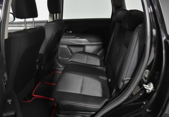 Подержанный автомобиль Mitsubishi Outlander 2018 года (11 фото)