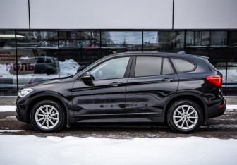 Подержанный автомобиль BMW X1 2019 года (8 фото)