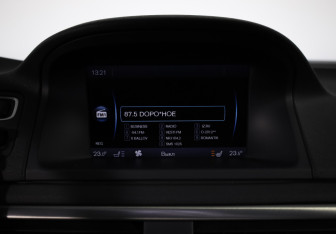 Подержанный автомобиль Volvo XC70 2012 года (21 фото)